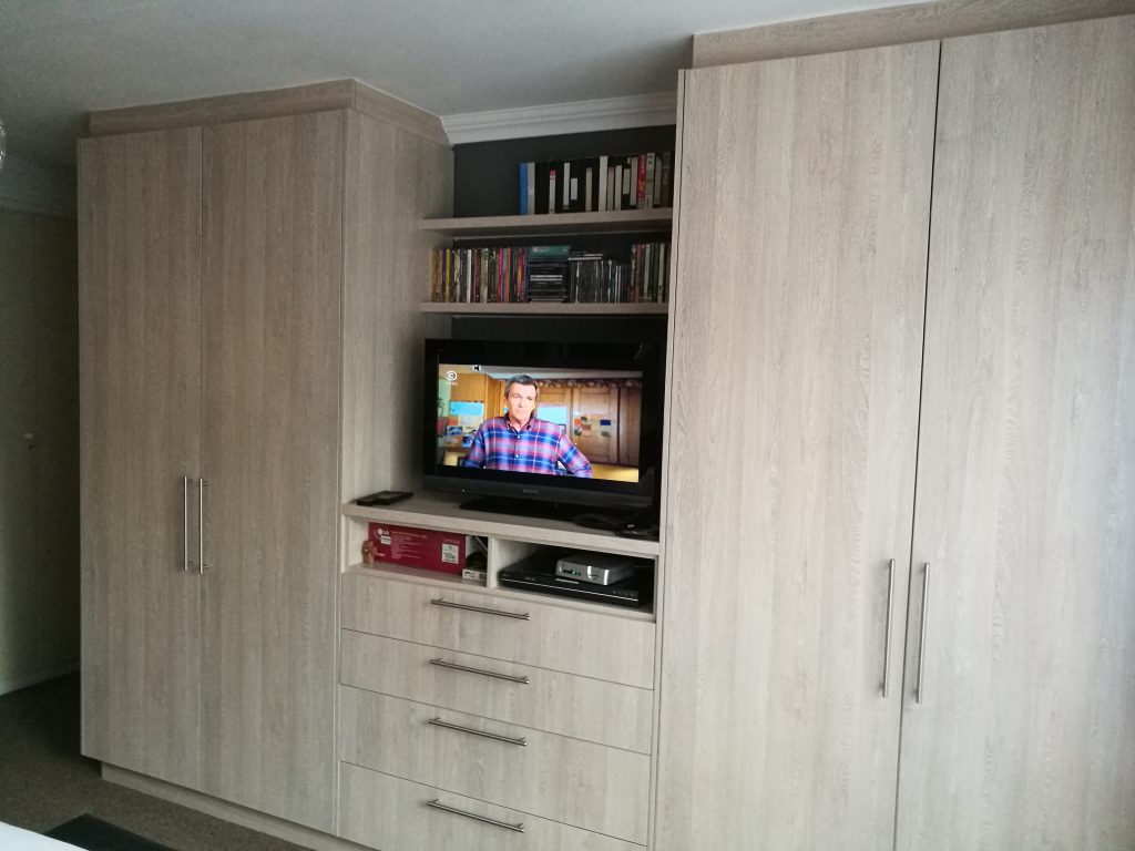 'Shale Oak' Melamine doors with TV and bookshelves