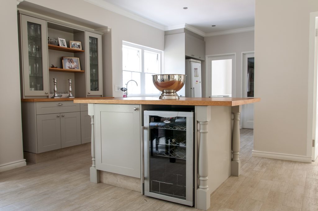 Light grey sprayed shaker doors with solid Saligna worktops