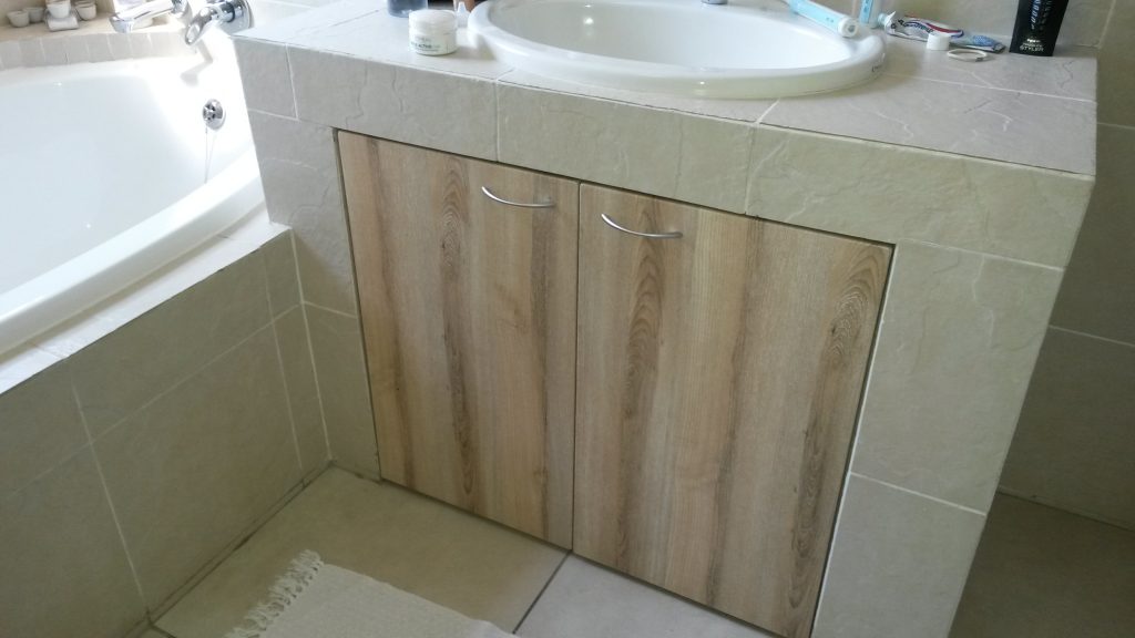 Wrap doors in washed shale